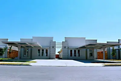 Image de Beautiful apartment 9 min to Mercedes outlets