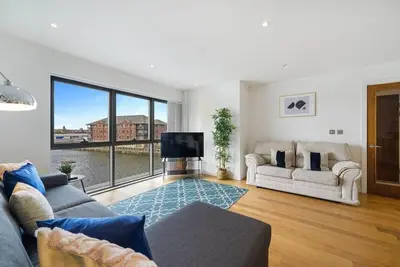 Image de Host & Stay | Waterfront View