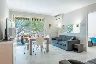 Image de 2p avec terrasse, vue mer et parking