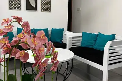 Image de Fully furnished 2 bedroom apartment with 3 Balcony ( bed rooms with A\/C)
