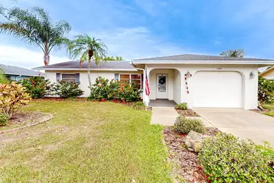 Image de Single-story home with private yard, enclosed patio, updated interior, & W/D