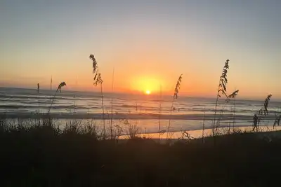 Image de Lido Beach - Newly Renovated Modern Ocean Front Condo