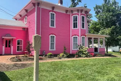 Image de The Frederick Fitting House with billiards & hot tub.