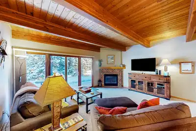 Image de Condo with fireplace & hot tub - walk to gondola & Main Street