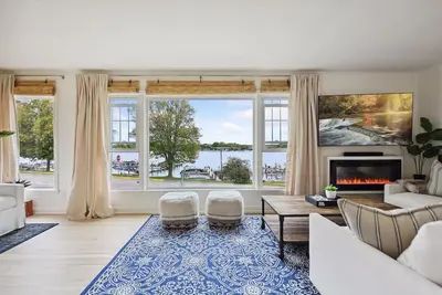 Image de Downtown Excelsior Dream Home!