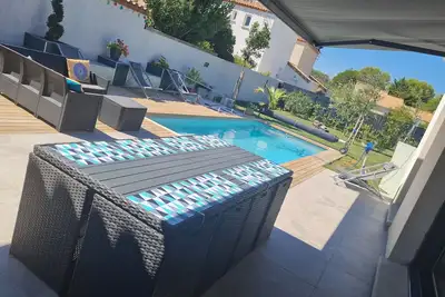 Image de Idéalement Située, Location Villa Moderne 6 Personnes Avec Piscine