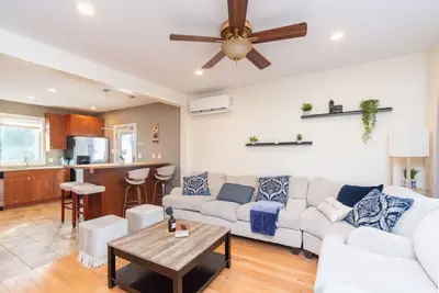 Image de Cozy Boston Homestead : Sleeps 8, Pet Friendly