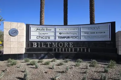 Image de Excellent Resort Style Condo in the Biltmore Area!