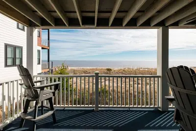 Image de \"Coastal Cove\": Ocean Front Sea Life with a Pool!