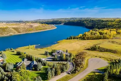 Image de Emerald Bay Luxury Retreat with Hot Tub & Sauna