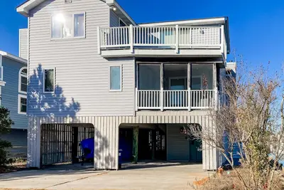 Image de Town of South Bethany enchanting canal-front retreat with decks & amazing views