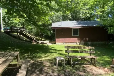 Image de Relaxing 2 bedroom cabin # 6 at Deep Woods Cabins