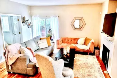 Image de Bright & Stylish Home Away From Home w Spacious Bedrooms + Game Room