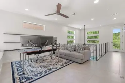 Image de Luxury New Build in East Austin\n\n