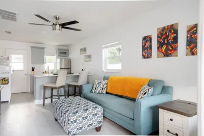 Charming 1-Bedroom Oasis in the Heart of Downtown