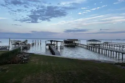 Image de Cozy Lakefront Property on Big Lake with Private Wharf
