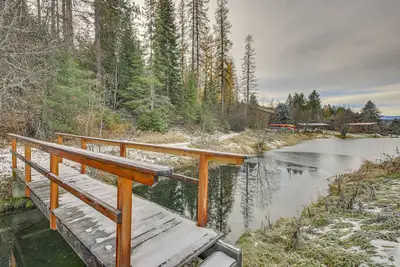 Image de Bonners Ferry Cabin w/ Wraparound Deck & Views!