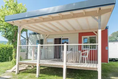 Image de Maison mobile avec terrasse, climatisation et piscine