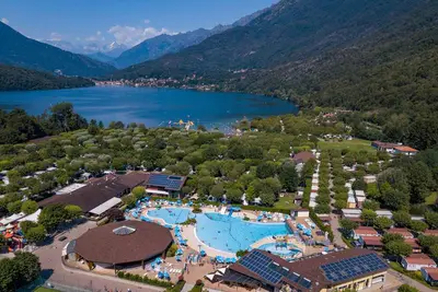 Image de Maison mobile avec terrasse, climatisation et piscine