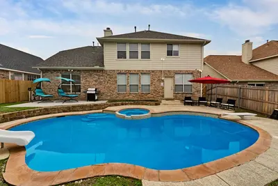 Image de 4 Br w/pool, 10 min to Six flags, At&T Stadium & Globe life park