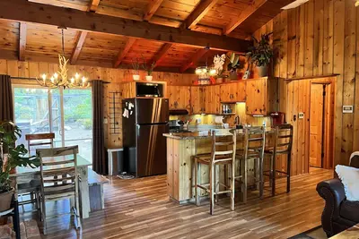 Image de Cabin w/ Spa - minutes from the Lake, Kings Beach, Tahoe City & Ski Resorts