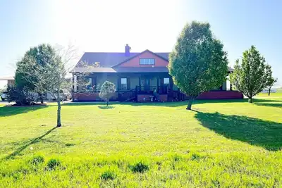 Image de Luxurious farm house! 5-bed, 4 bath, pool and spa.