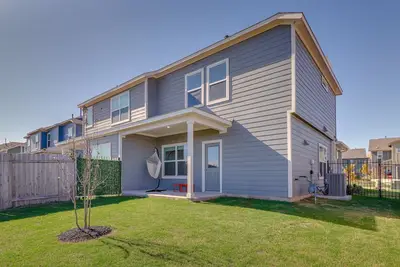 Image de 12 Mi to Dtwn Austin: Quiet Home w/ Patio & Yard