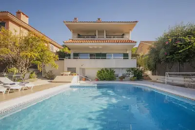 Image de Villa Sitges Camberra. 10 minutes\/ pied des plages et du Centre by Weekly Villas