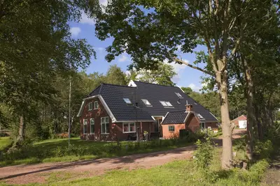 Image de Appartement in Drenthe met Eigen Ingang, Keuken en Badkamer in Oude Boerderij