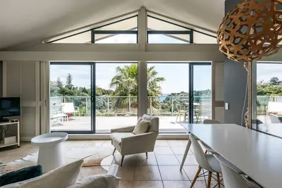 Image de Villa Blanca - Villa Blanca is the perfect holiday accommodation if you are seeking quality accommodation for up to 4 guests. This Villa is in located at the lowest point of the resort, making access in and out easy. Its elevated position offers wond
