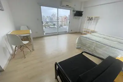 Image de Studio Moderne avec Vue Dégagée, Piscine et Sécurité 24h/24