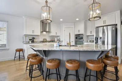 Image de Huckleberry Lane Stunner | 6br 4ba | Hot Tub | Game Room | Rv Parking | Massage Chair