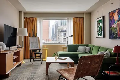 Image de Broadway Escape In Nyc, Romer Elegance Urban Bliss, Bring Along Your Pets!