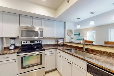 Image de Large Two Bedroom Villa with Easy Access to Several Amenities!