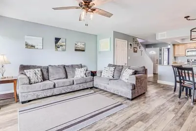 Image de Kontiki Condo! Pool, Pier, Boat Slips, Boat Launch, Bbq, Tennis, Pickle Ball!