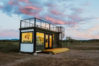 Image de New! Starry Night Shipping Container Home