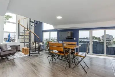 Image de Do with Ac 3 Suites Waterfront Marina Home w Kayaks