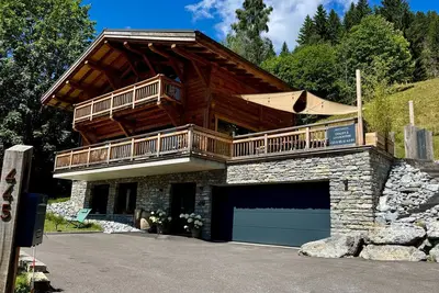 Image de Chalet Vue Panoramique Village/Pistes - Bain Nordique - 10 Pers- 2 pas du Centre