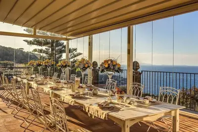 Image de A Stately Sorrento Grande Dame!
