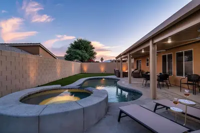Image de Desert Noir | Modern Chic Pool Retreat
