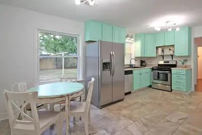 Image de Secret Coast Beach House - 3 Minute Walk to Beach! + Dog Friendly w/ Fenced Yard