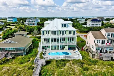 Image de Bahama Breeze, Oceanfront House in Emerald Isle, Nc!