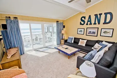 Image de Beach Dreams West, Oceanfront Duplex in Emerald Isle, Nc!