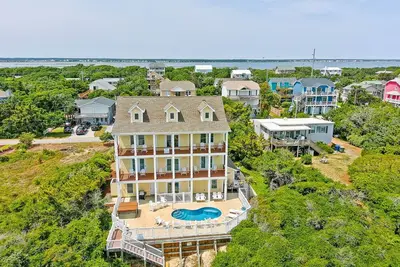 Image de Beached, Almost Oceanfront House in Emerald Isle, Nc!
