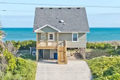 Image de Better Daze, Oceanfront House in Emerald Isle, Nc!