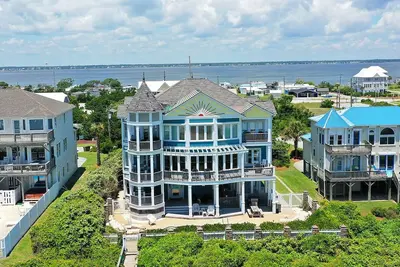 Image de Bliss By The Beach, Oceanfront House in Emerald Isle, Nc!