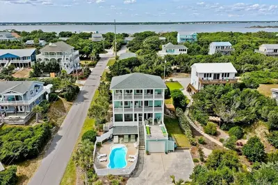 Image de Blue Crab Retreat, Almost Oceanfront House in Emerald Isle, Nc!