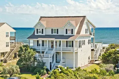 Image de Blue Dolphin, Oceanfront House in Emerald Isle, Nc!