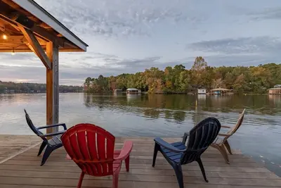 Image de The Tree House | Spectacular Water Views | Freshly Renovated