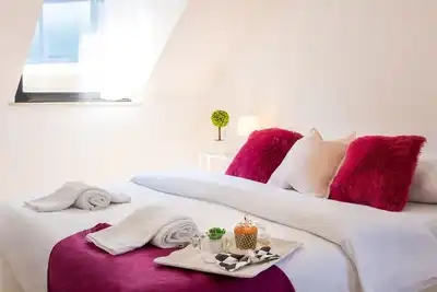 Image de Cozy and Bright Duplex near City Center